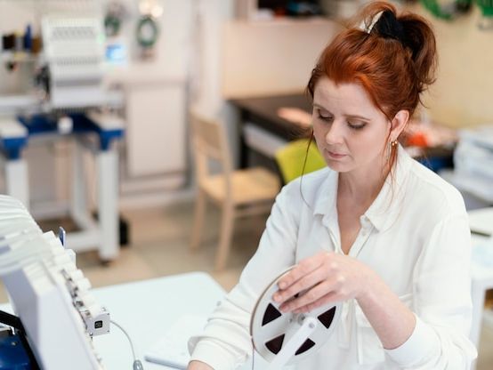 Jak wybrać nowoczesne narzędzia dydaktyczne do szkoły? Kompleksowy przewodnik