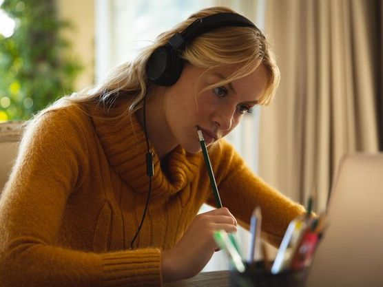 Tworzenie angażujących lekcji online – sprawdzone metody zwiększające efektywność nauczania