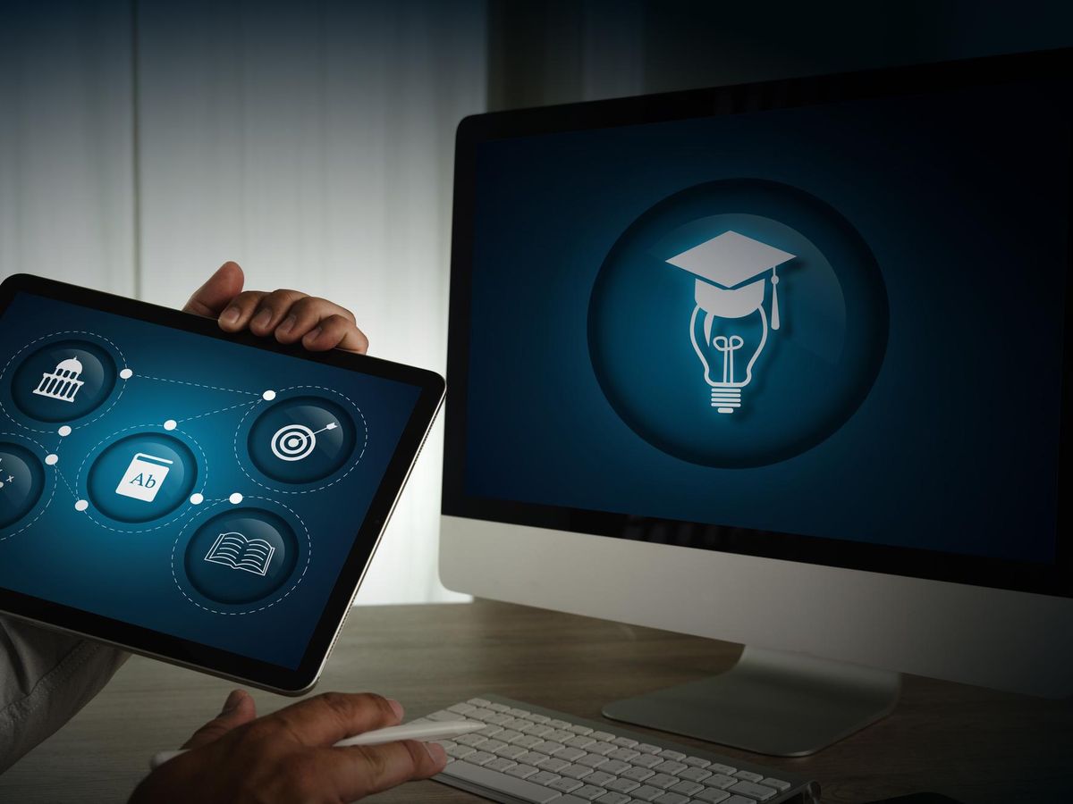 Jak nowoczesne technologie zmieniają pracę nauczyciela w XXI wieku